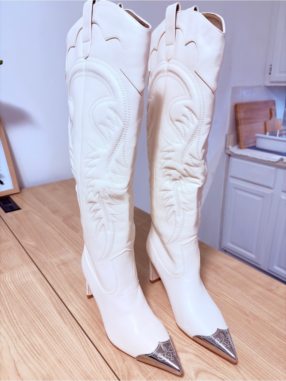 Lulu's White Knee-High Western Heeled Boots with Silver Toe Caps. (Brand New)